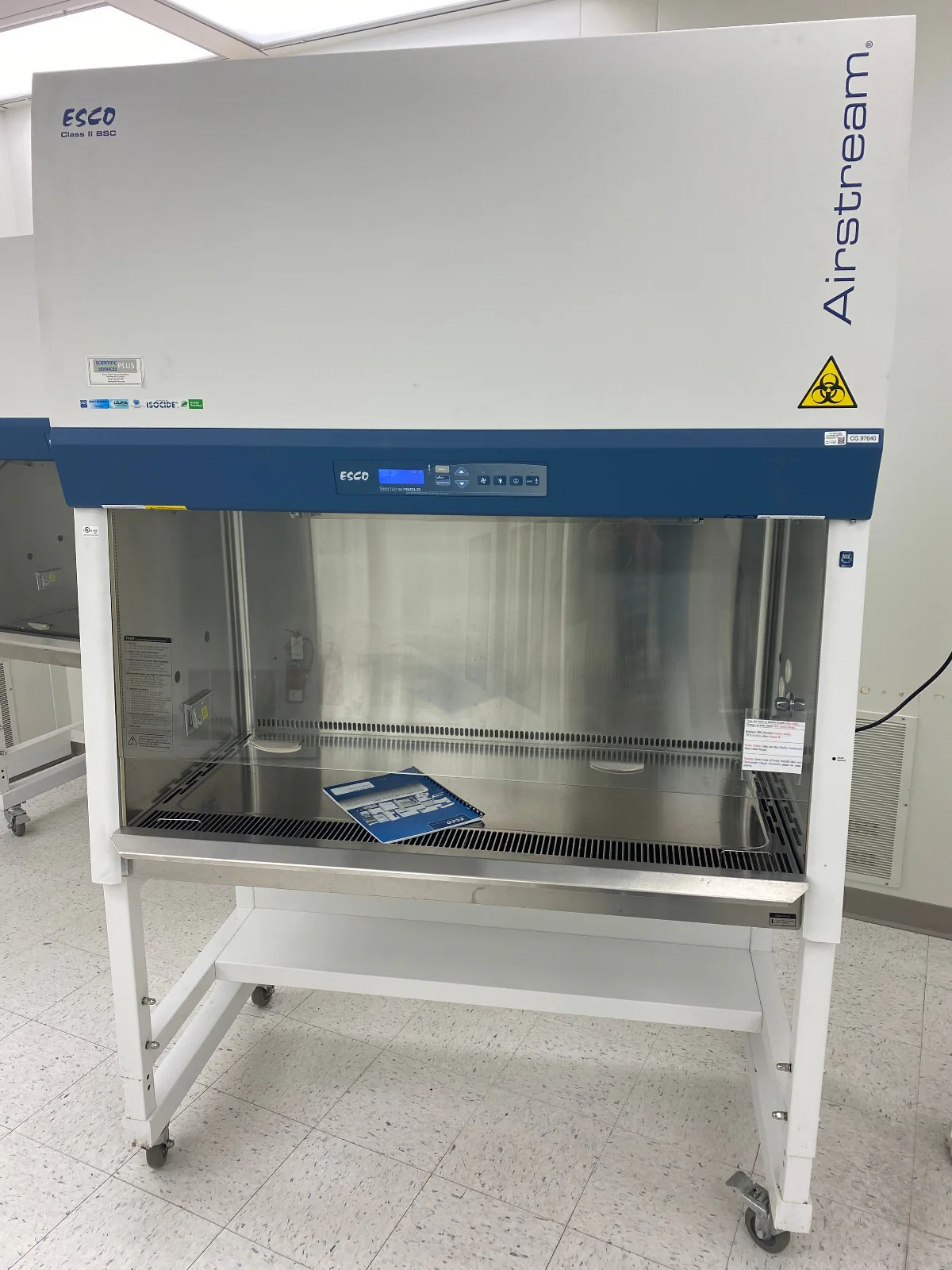 ESCO  4′ CLASS II BSC AIRSTREAM BIO HOOD Hepa Bench