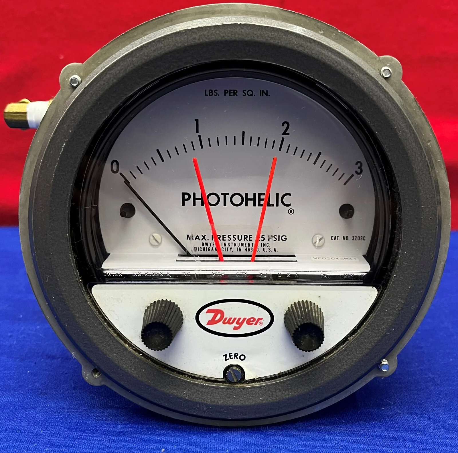 DWYER 3203C Photohelic MAX Pressure 25PSIG 120VAC