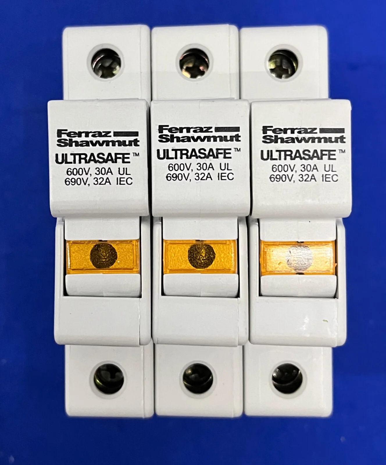 FERRAZ SHAWMUT ULTRASAFE™  USM1l  L214462 FUSE HOLDER 600V 30A UL – 1 LOT QTY 3
