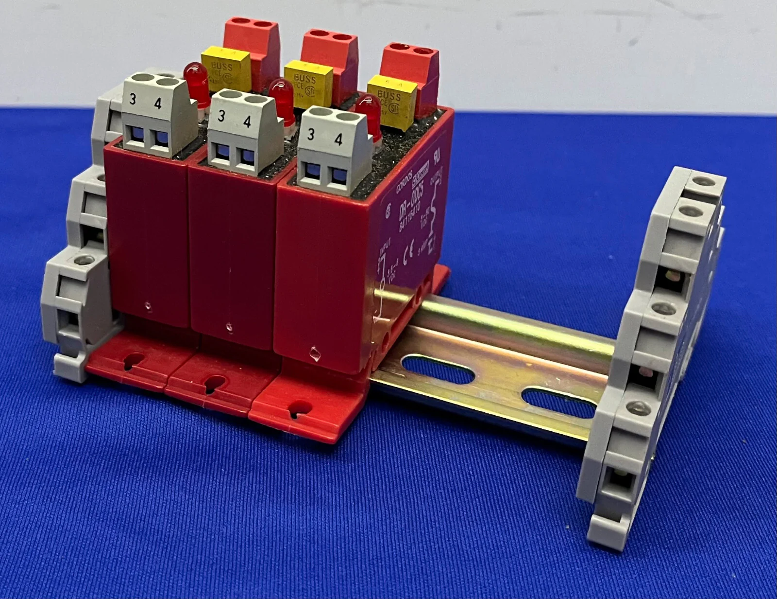 CROUZET GORDOS DR-ODC5 or DR-0DC5 I/O RELAY MODULE – 1 LOT QTY OF 3 ON DIN RAIL