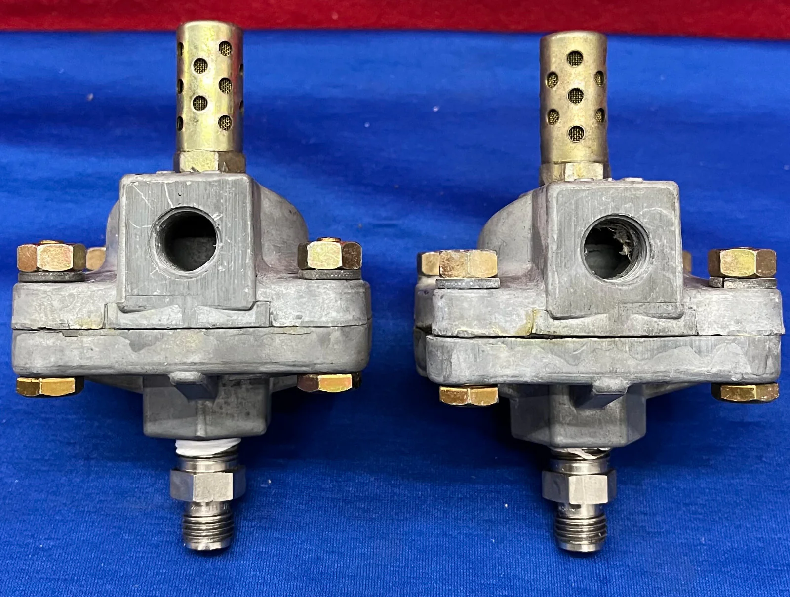 1 LOT QTY 2 – ASCO V0431 (AKA V043001) SHUTTLE VALVE 1/4″ PIPE