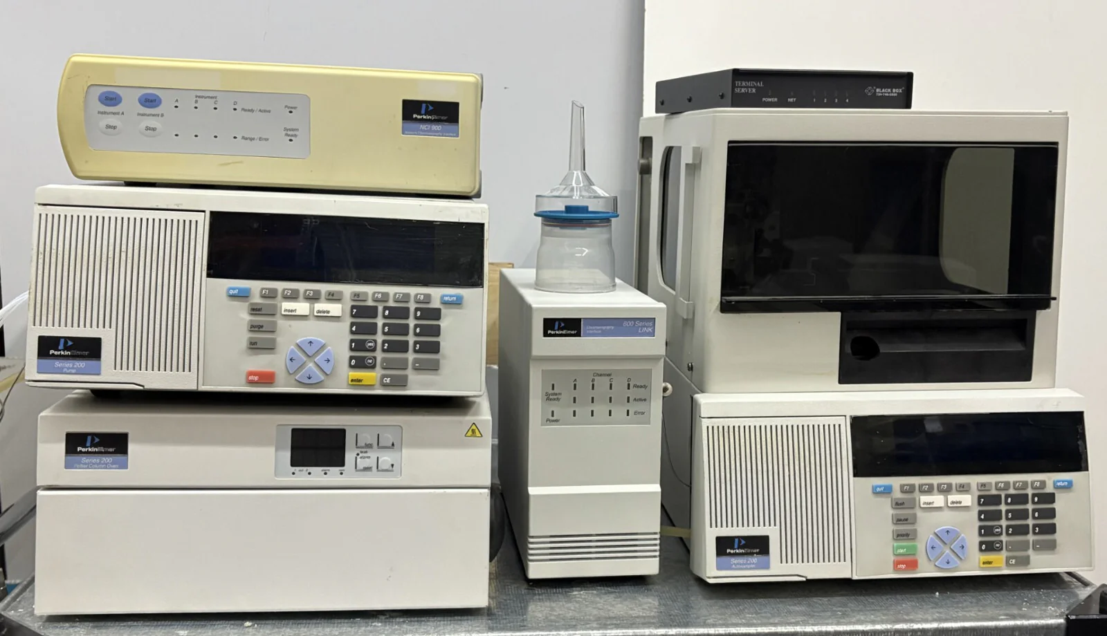 PERKIN ELMER SERIES 200 AUTO SAMPLER N2930100 SEE AD FOR ADD’L ITEMS – FOR PARTS
