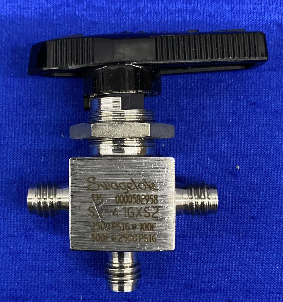 SWAGELOK SS-41GXS2 3-WAY BALL VALVE – MISSING NUTS/FERRULES