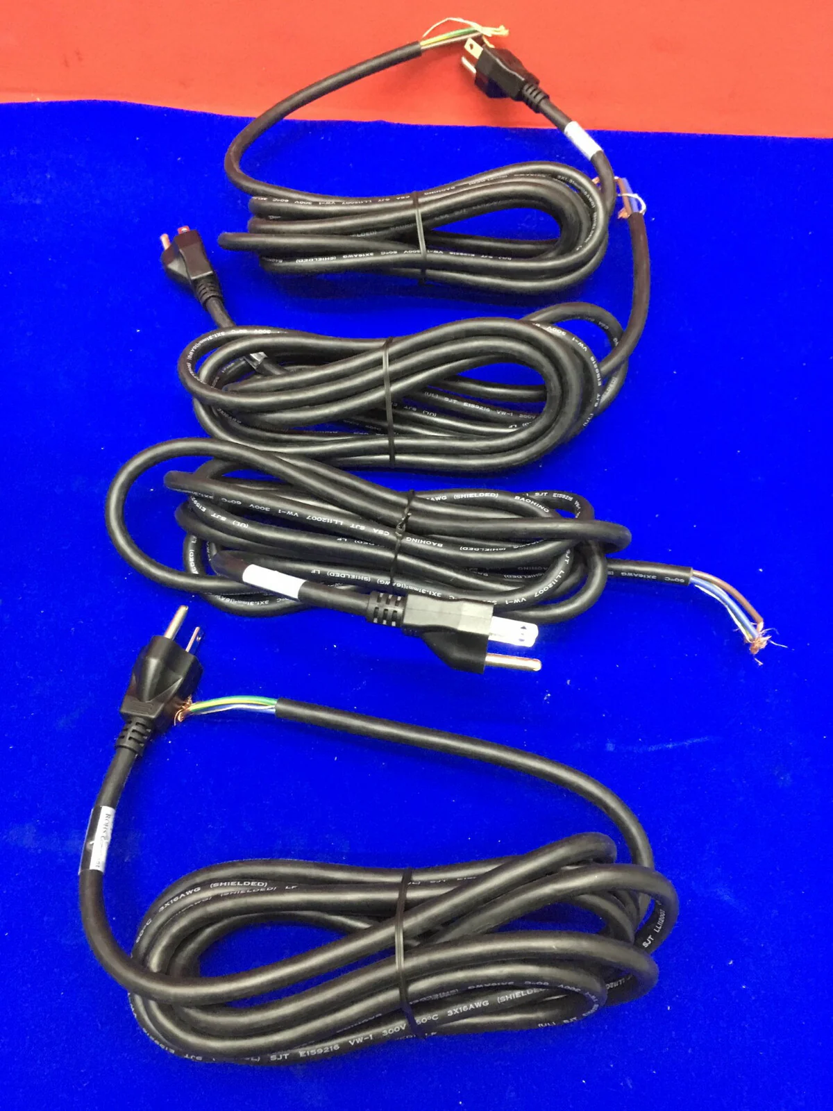 QTY 4 – VOLEX POWER CORD PRODUCTS 17615 10 B1 POWER CORDS