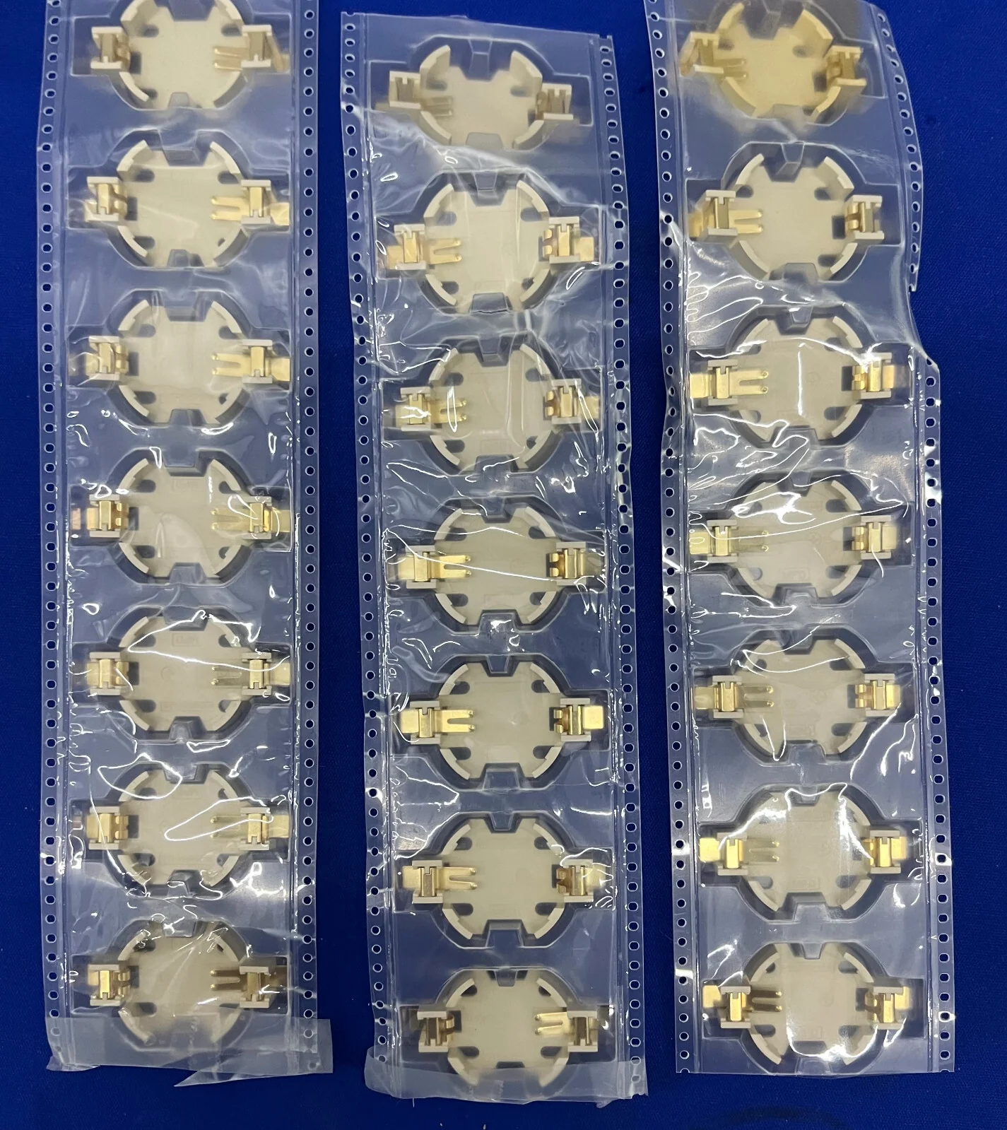 MPD BATTERY HOLDER BU2450SM-JJ-G  –  1 LOT QTY 21 HOLDERS