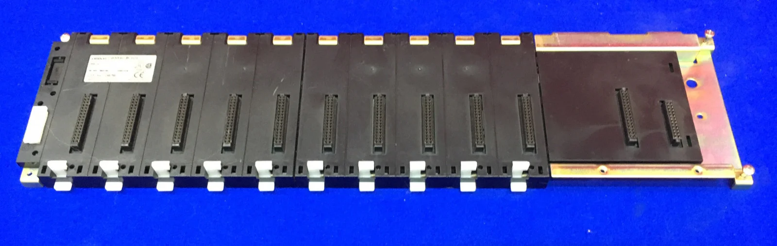OMRON CORPORATION C200HW-BC101 BASE UNIT, ITEM IS USED