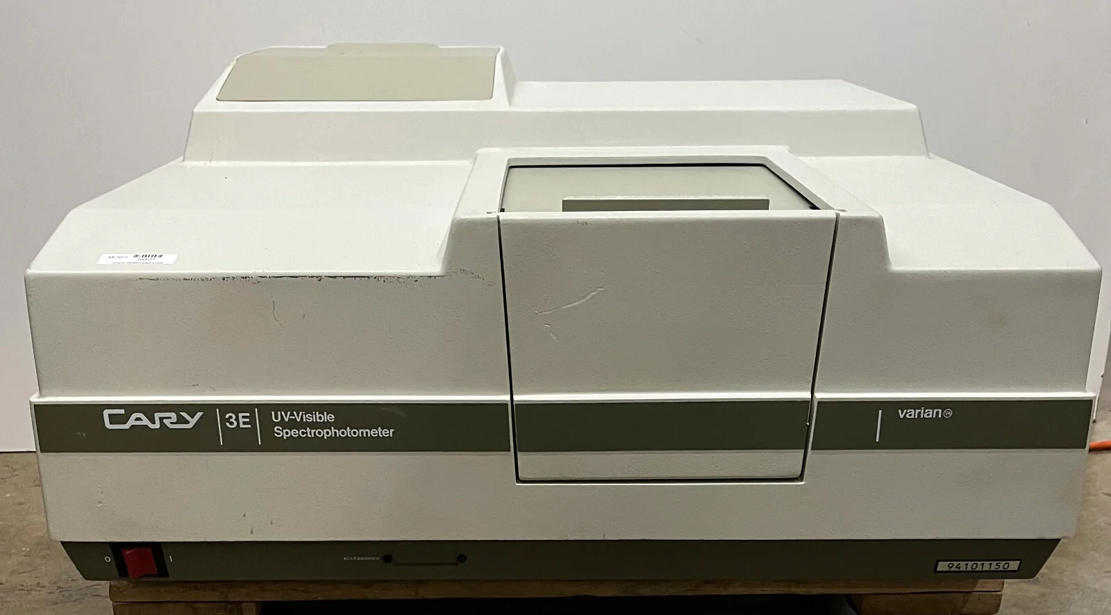 VARIAN CARY 3E UV VISIBLE SPECTROPHOTOMETER – BULB LIFE UNKNOWN – PARTS/REPAIR