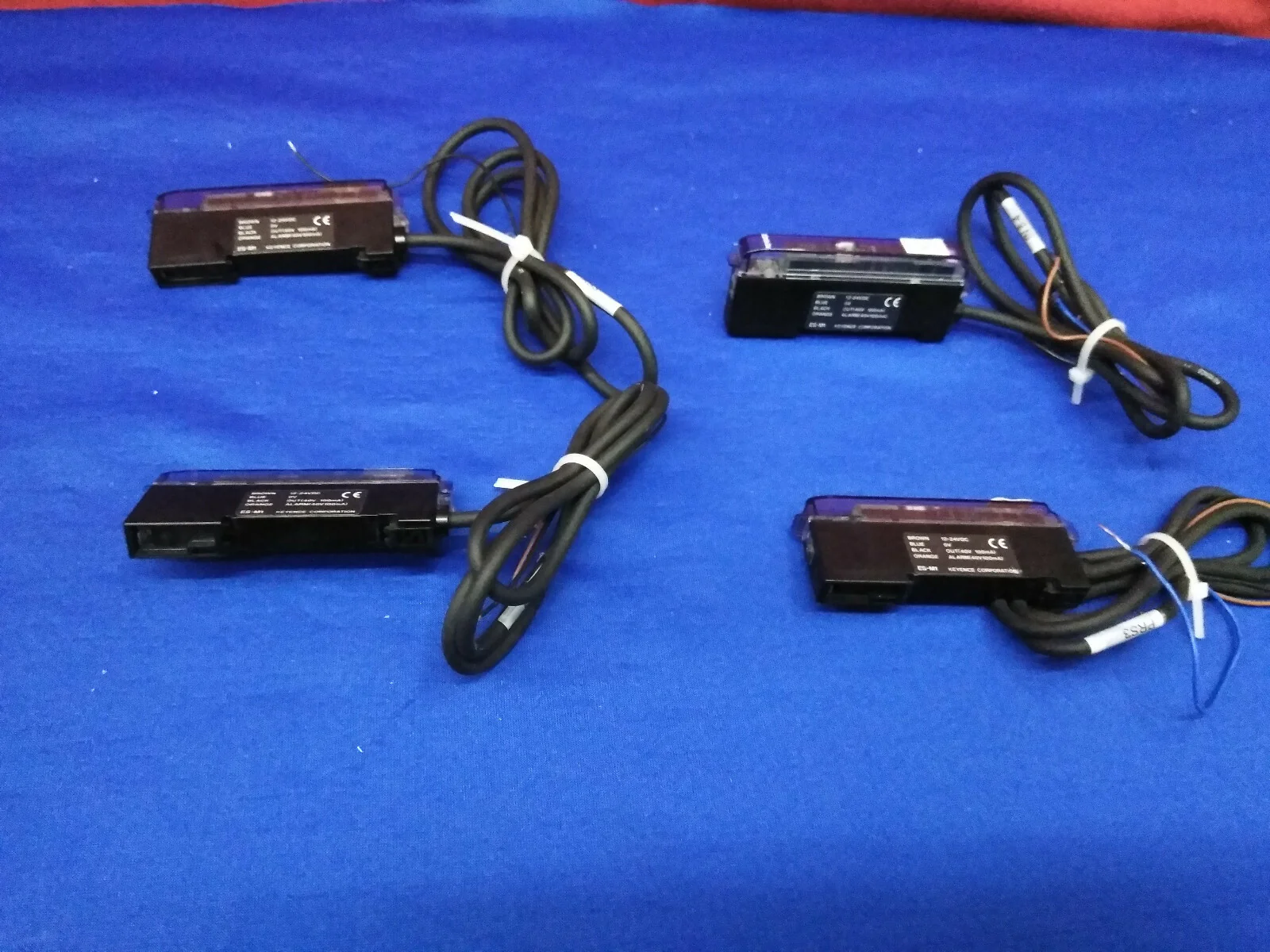 1 LOT QTY OF 4 – KEYENCE ES-M1  PROXIMITY SWITCH AMPLIFIER