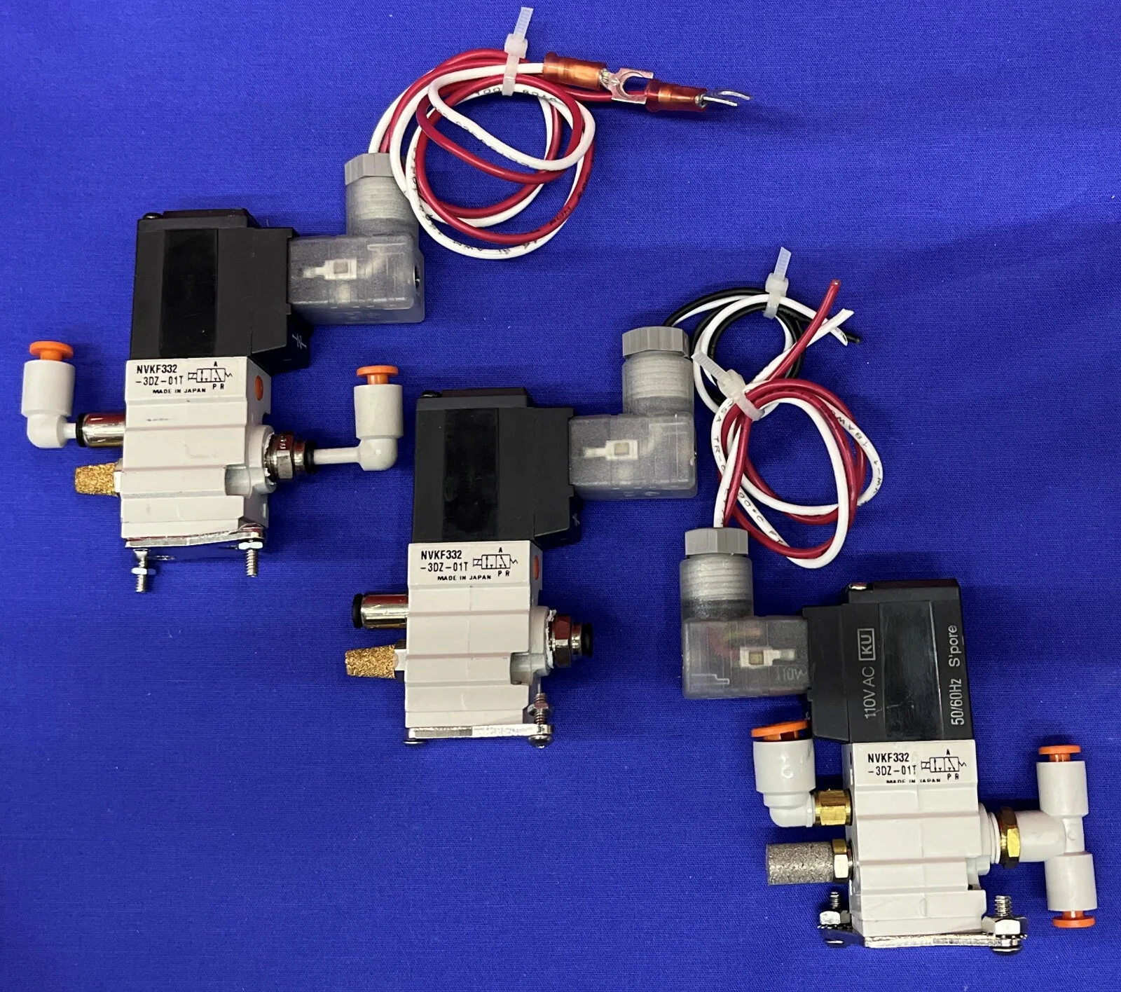 1 LOT QTY OF 3 – SMC NVKF332-3DZ-01T SOLENOID VALVE