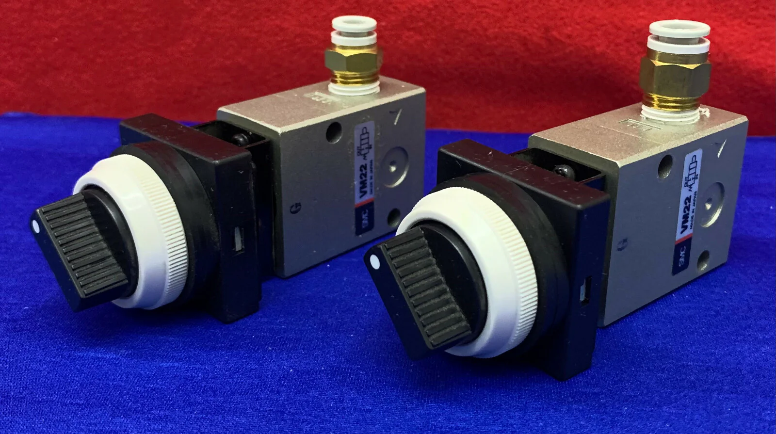 1 Lot Qty of 2 – SMC VM22 Mechanical Valves