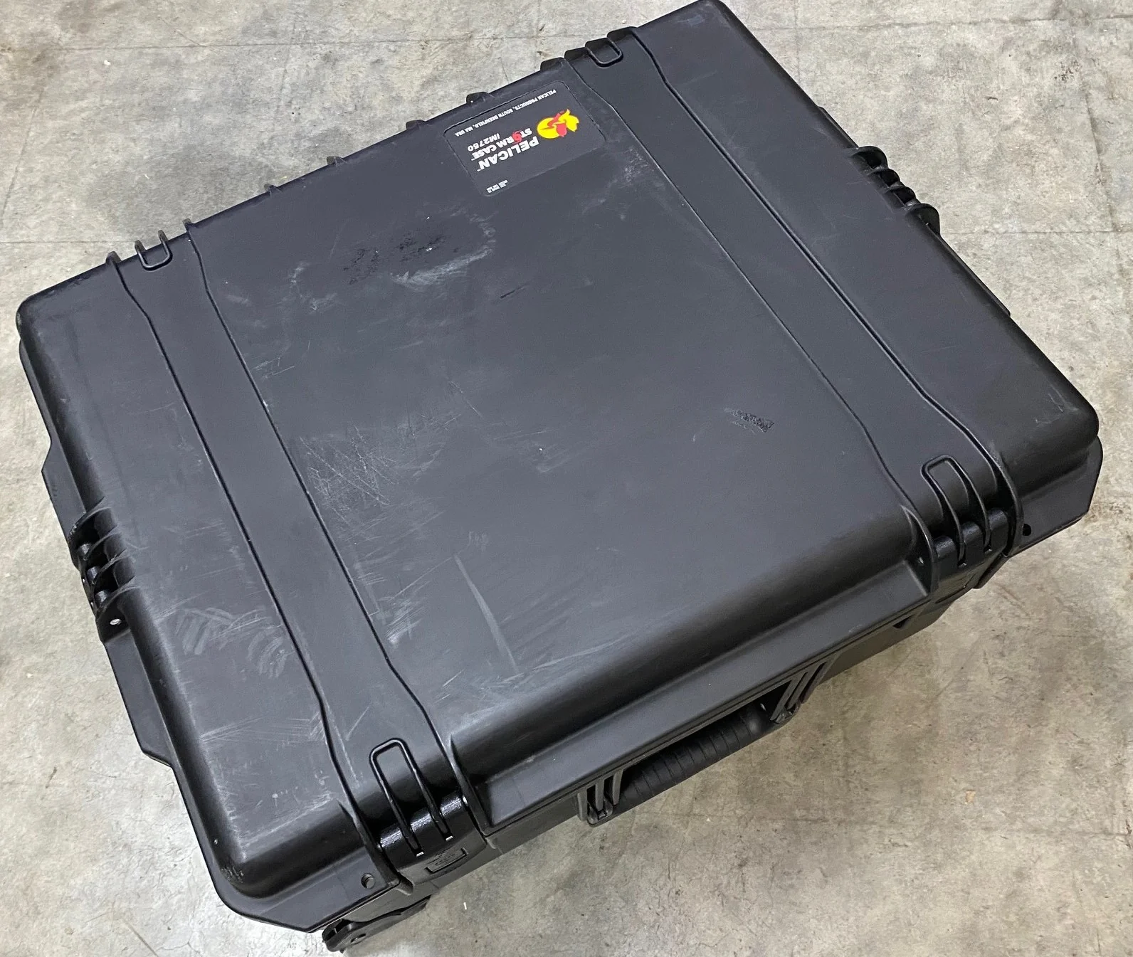 PELICAN ™ PRODUCTS iM2750 STORM CASE I/D 22 x 17 x 12.7″ O/D 24.6 x 19.7 x 14.4″