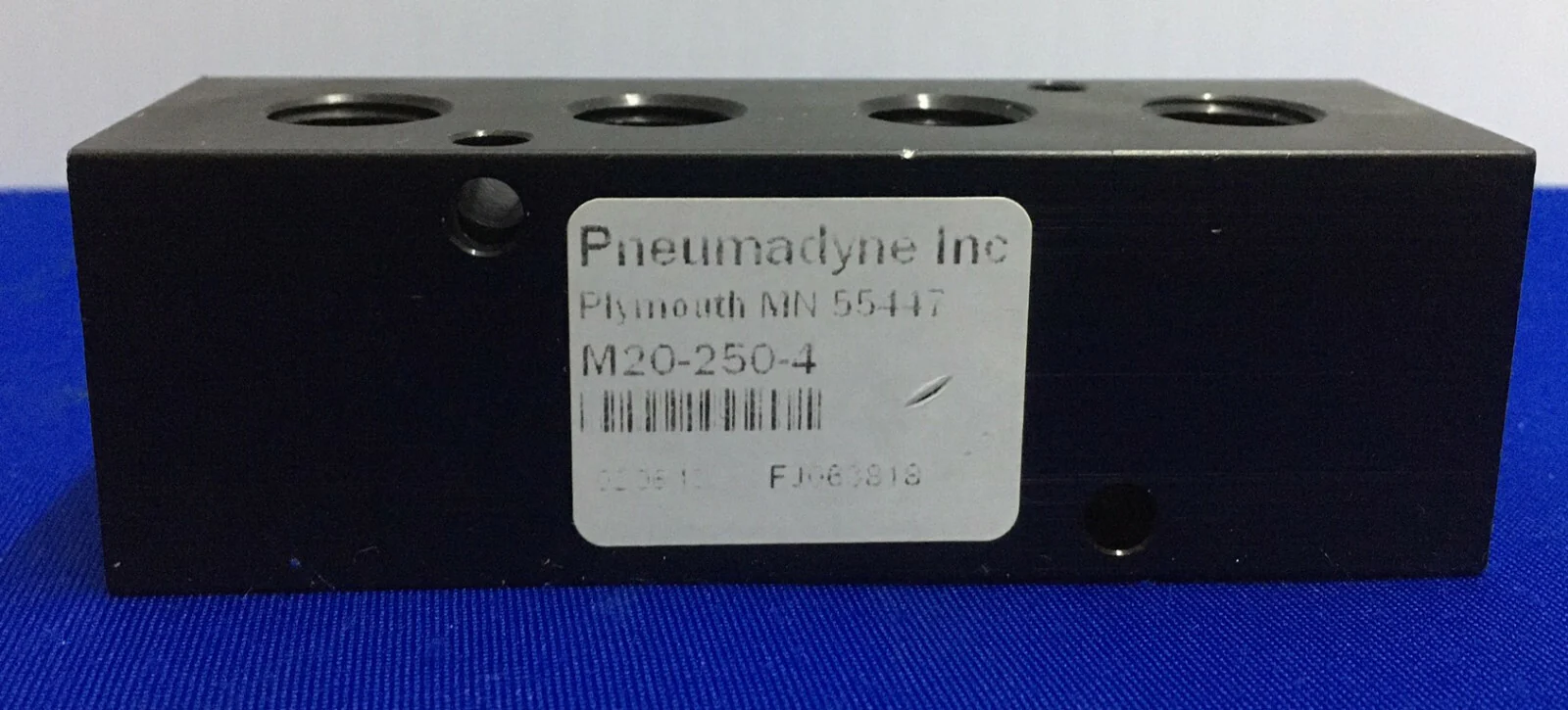 PNEUMADYNE M20-250-4 MANIFOLD 3/8″ INLET SIZE 1/4″ OUTLET SIZE NPT