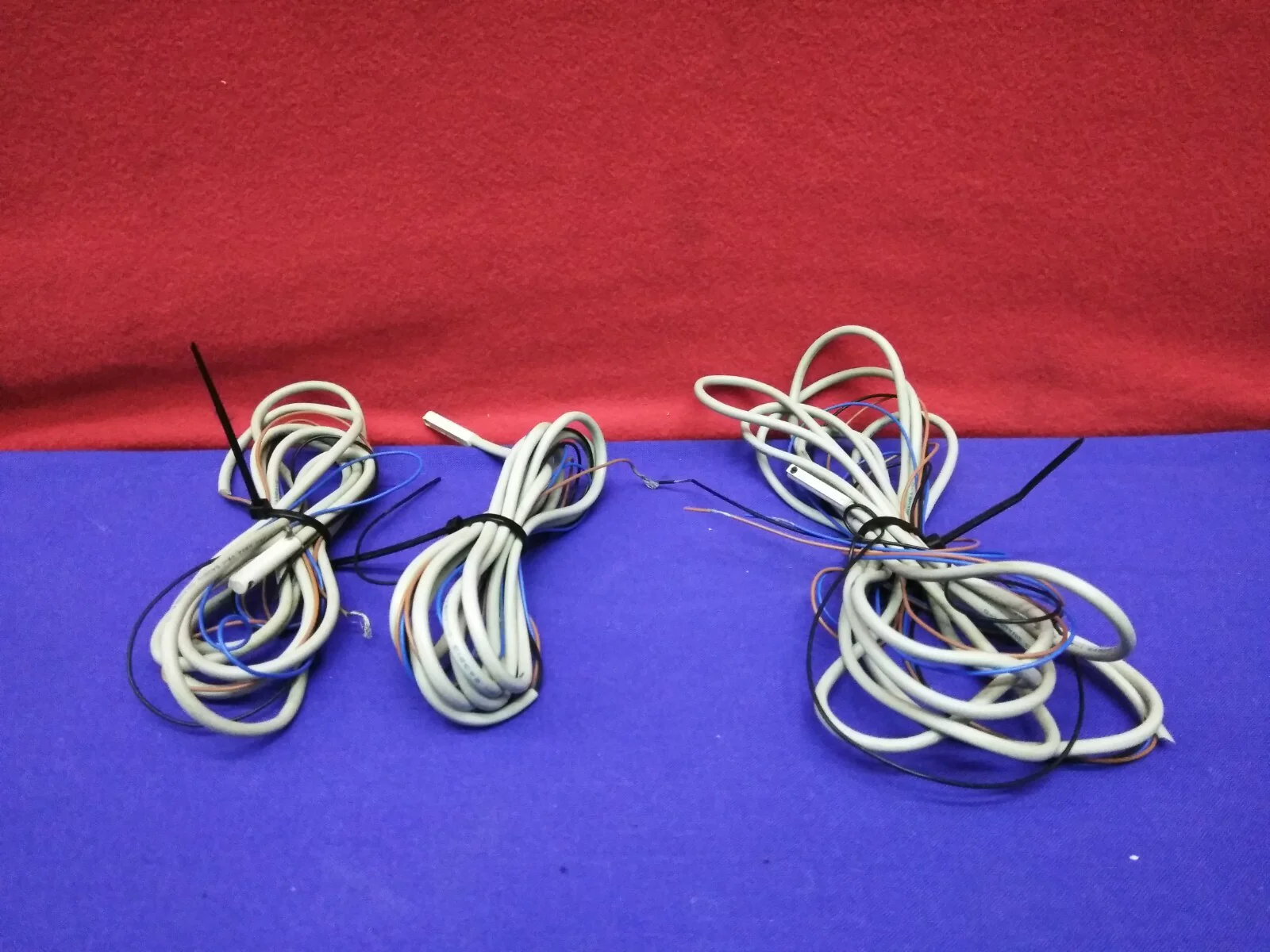 1 LOT QTY OF 3 – SMC D-M9N SENSORS