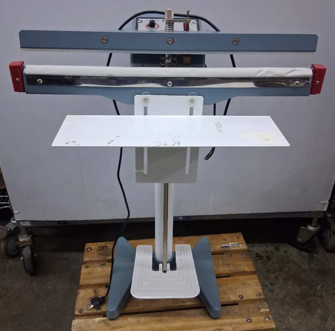 ULINE H-86 FOOT OPERATED IMPULSE SEALER 24″ ITEM IS USED TESTED WORKS.