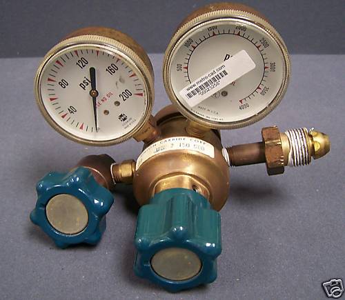 UNION CARBIDE TYPE D9 PRESSURE UPE 3 150 580 BRASS GAS REGULATOR 0 – 200  PSI
