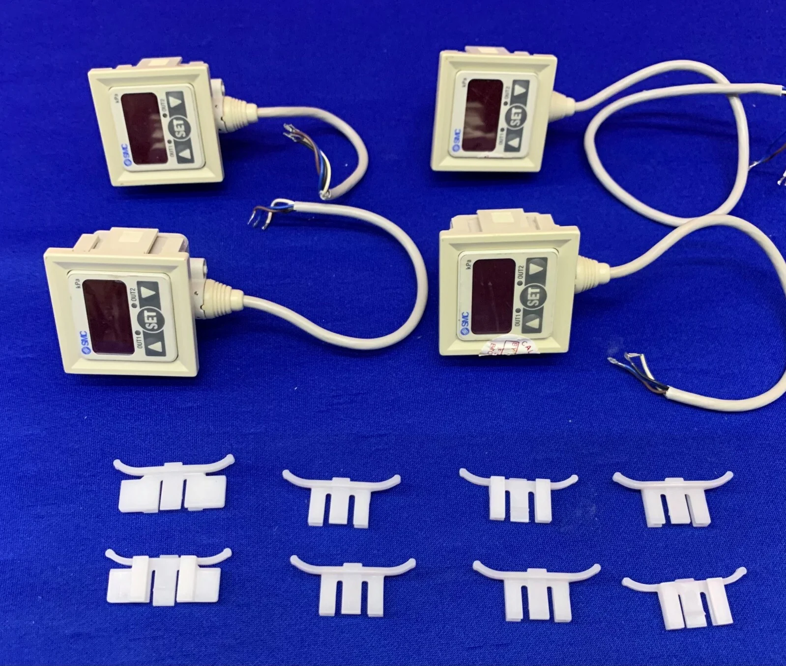 1 Lot of Qty 4 – SMC ZSE40-T1-62L Digital Vacuum Switches