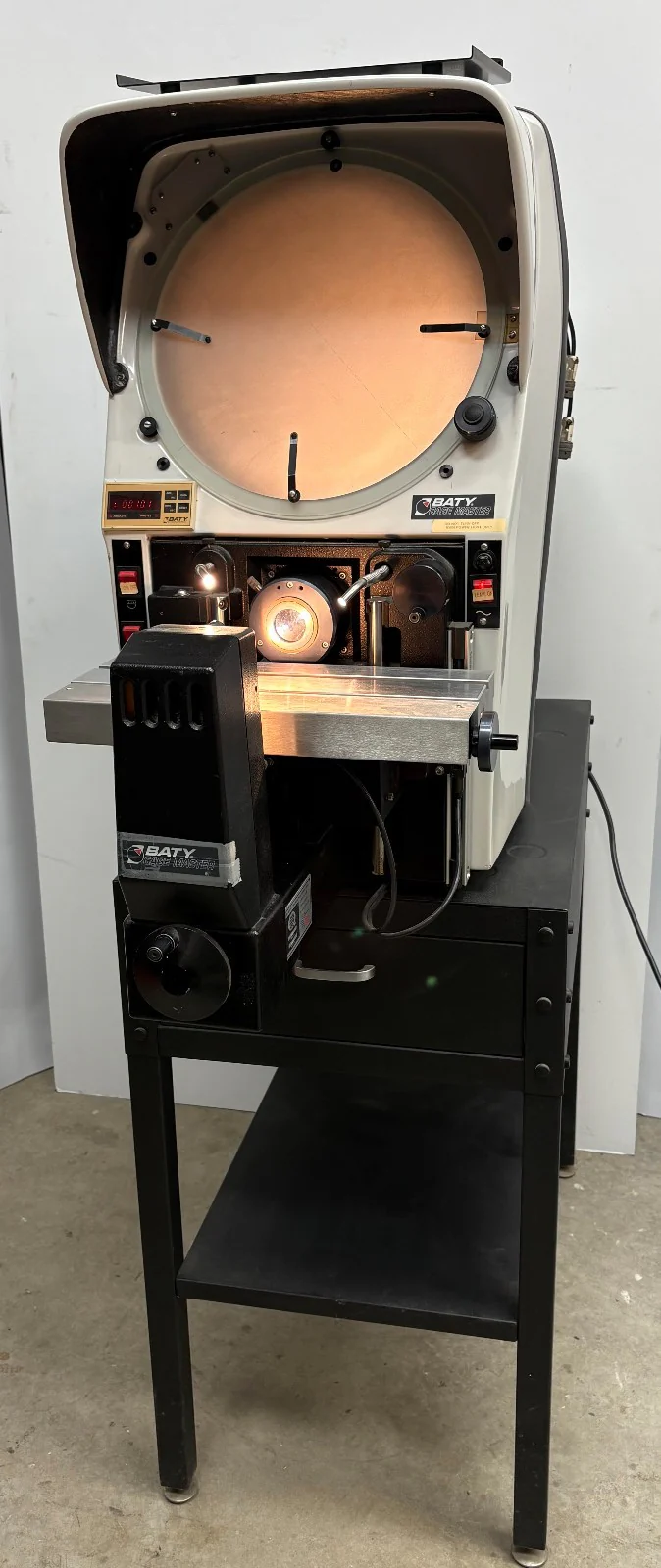 GAGE MASTER 28 MODEL 28/GM1 BENCHTOP OPTICAL COMPARATOR 110V – FOR PARTS/REPAIR