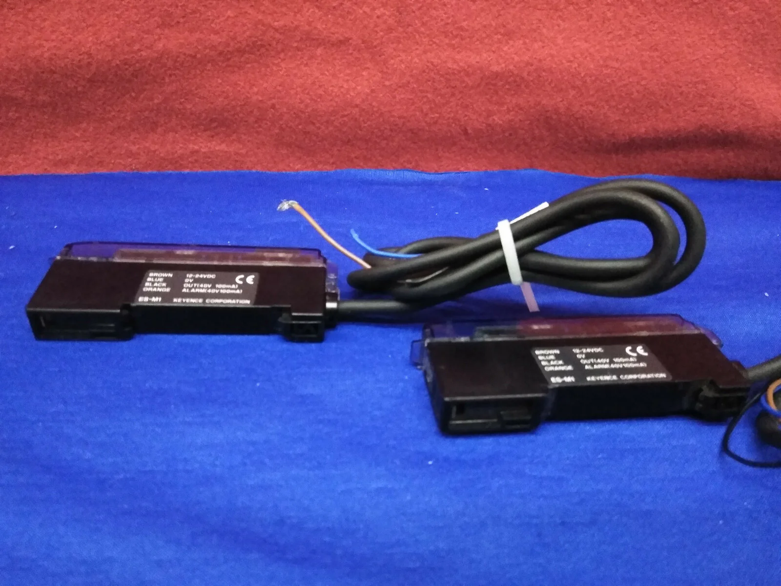 1 LOT QTY OF 2 – KEYENCE ES-M1  PROXIMITY SWITCH AMPLIFIER 4149350 & 5149995