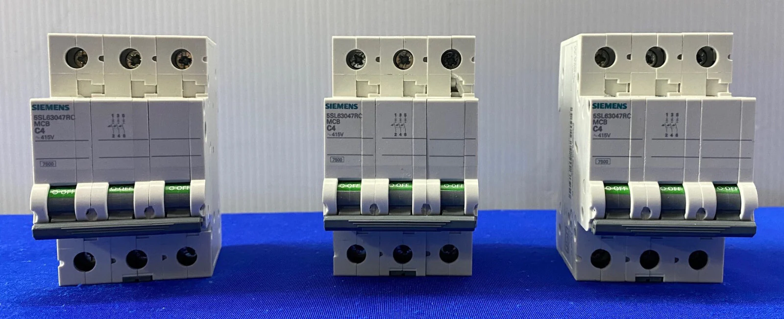 SIEMENS 5SL63047RC MCB C4 MINIATURE CIRCUIT BREAKER – 1 LOT QTY 3