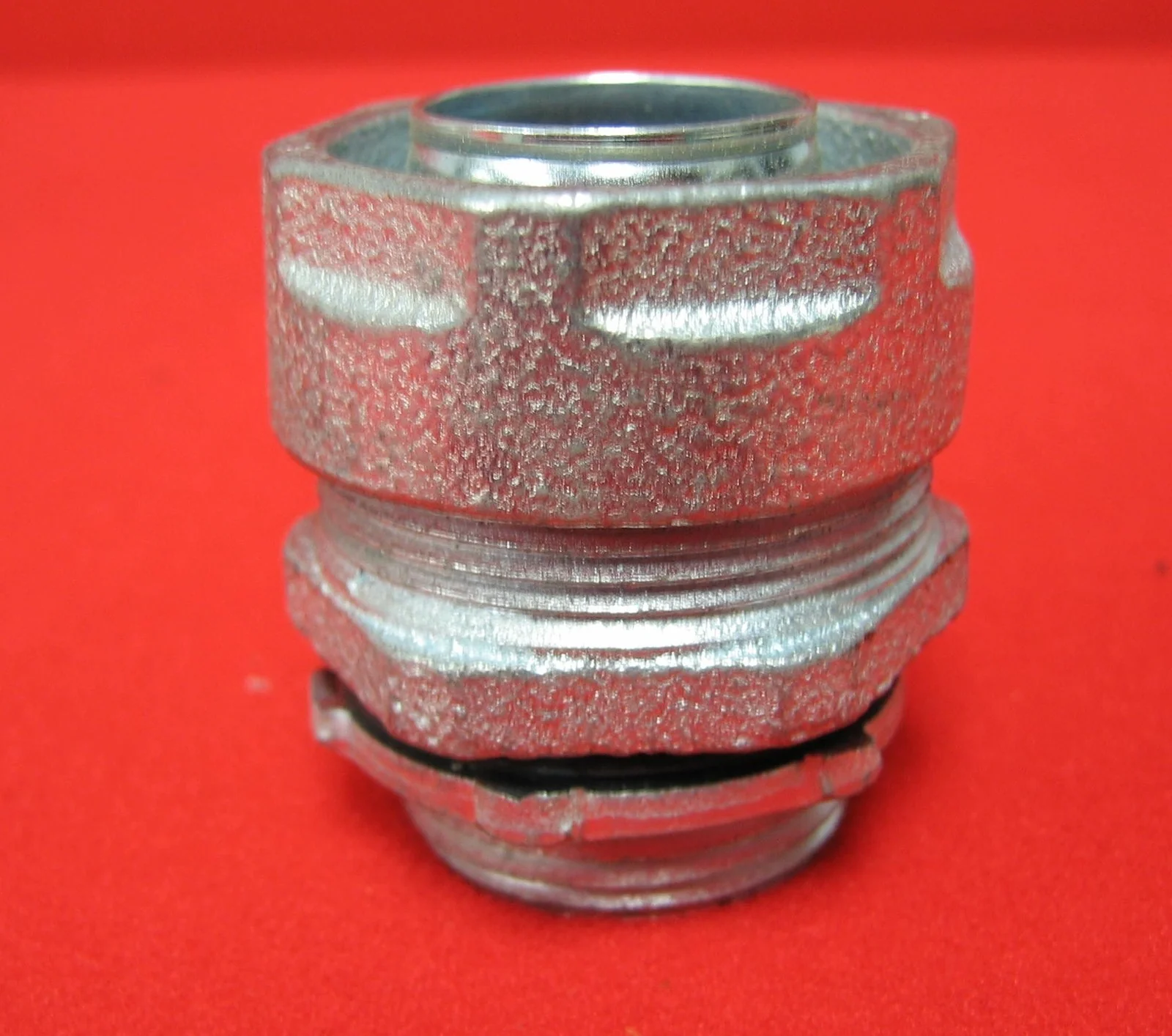 O-Z GEDNEY 1″  STRAIGHT LIQUID TIGHT CONDUIT CONNECTOR, SOLD AS 1 LOT OF QTY 2