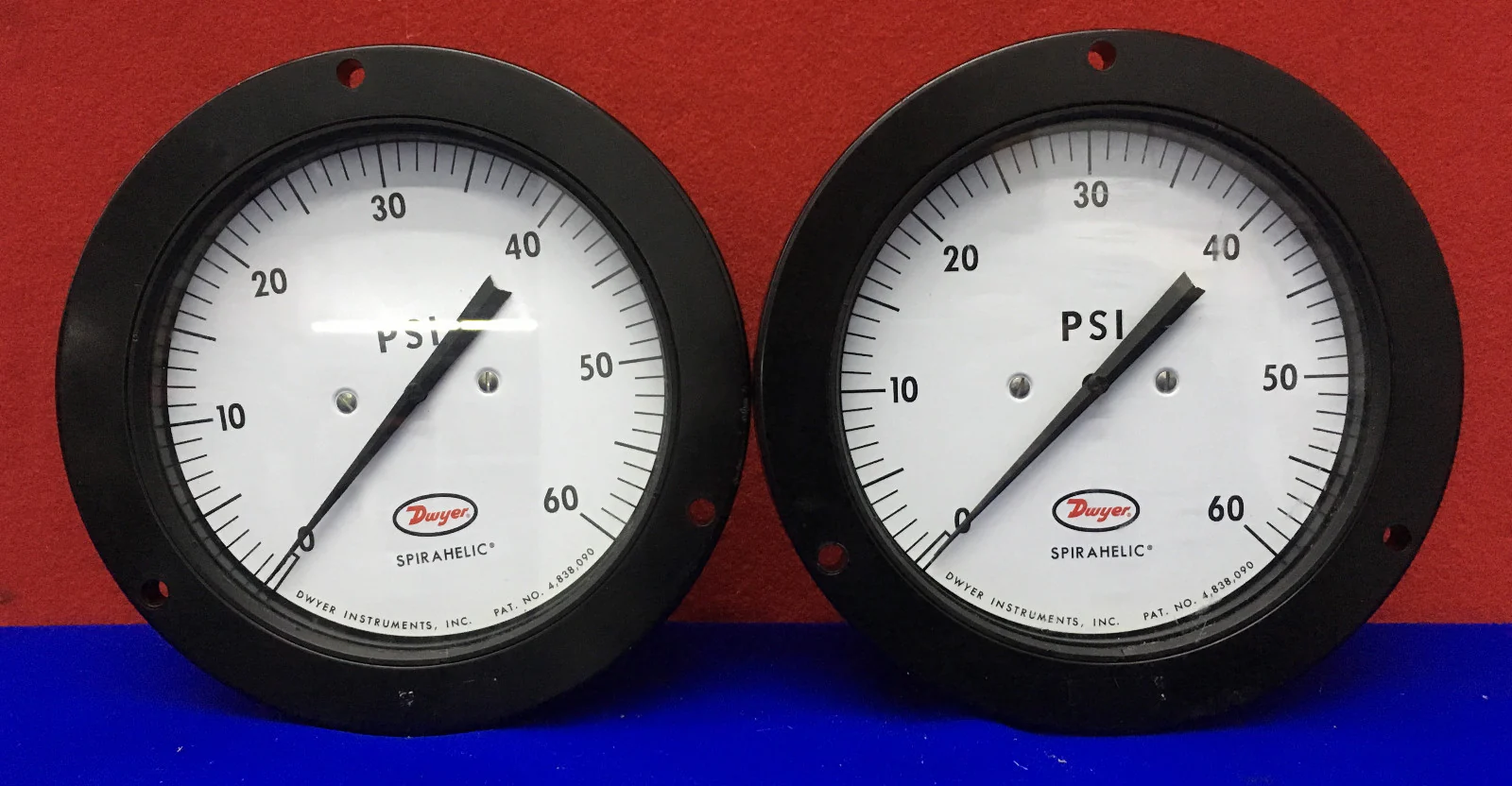 QTY 2 – DWYER 7100-G060 DAVID-N36L SPIRAHELIC GAUGE / GAGE RANGE 0-60 PSIG