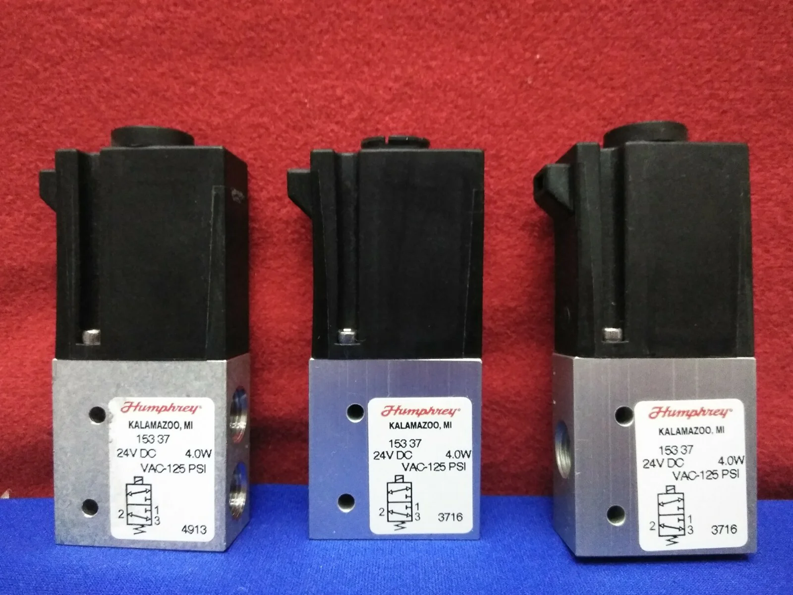 1 LOT QTY 3 HUMPHREY 153-37-24VDC 153 37 24VDC PNEUMATIC DIRECTIONAL 3-WAY VALVE
