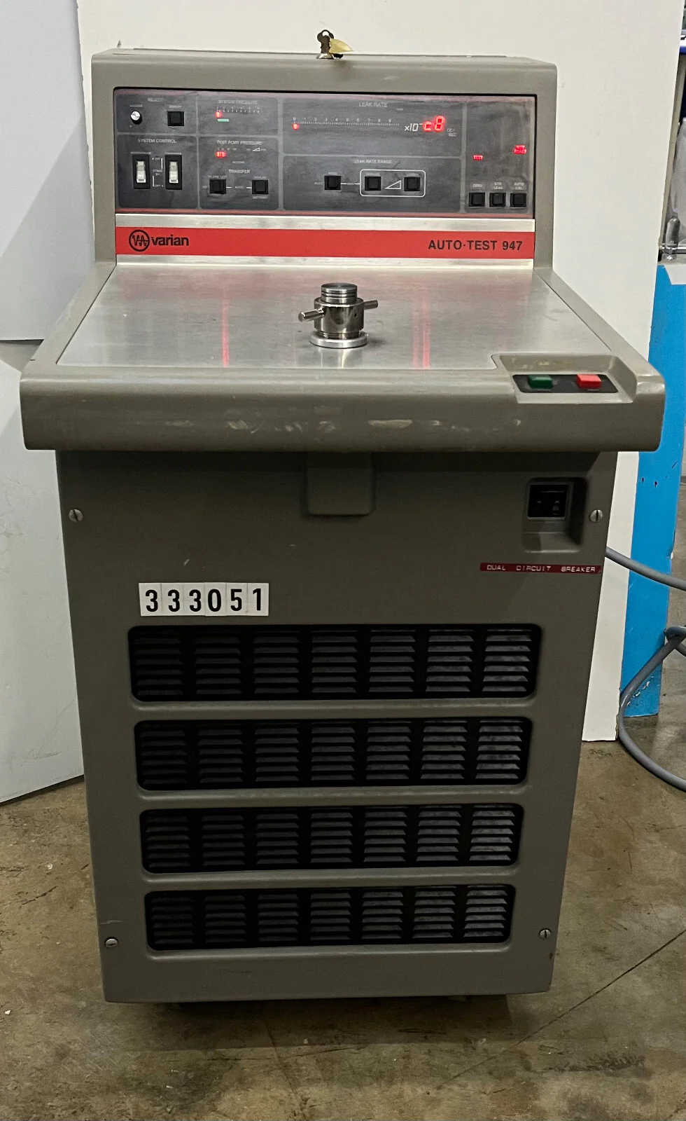VARIAN AUTO-TEST 947 HELIUM MASS SPECTROMETER LEAK DETECTOR- FOR PARTS/REPAIR H2