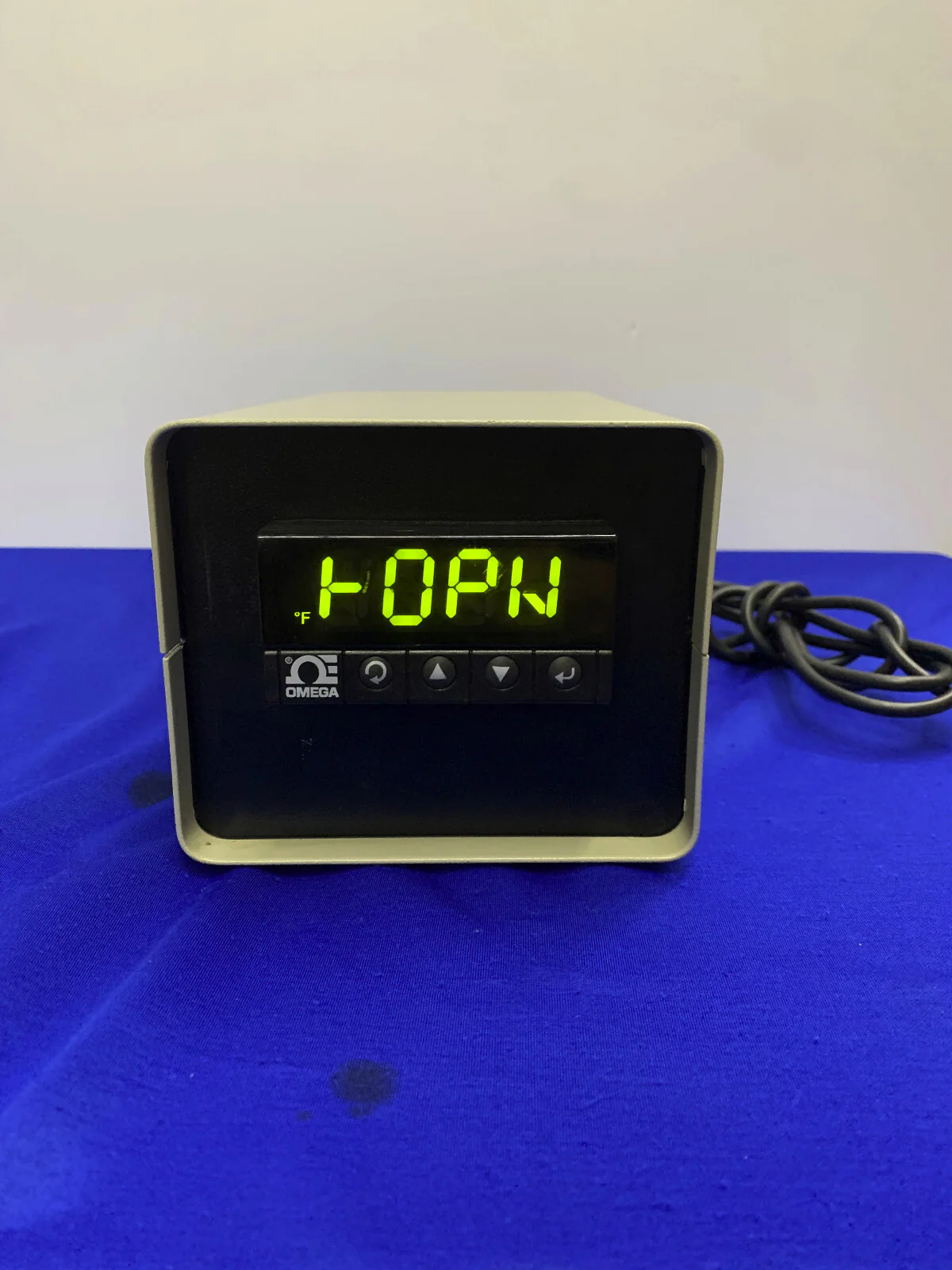 OMEGA TEMPERATURE CONTROLLER TESTED TO POWER