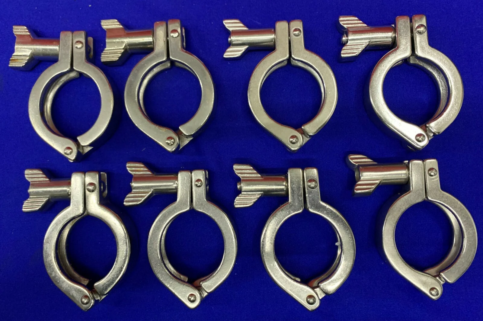 1 LOT QTY OF 8 – VNE VACUUM CLAMP HEAVY DUTY (Appears to be VNE 13MHHM1.5)