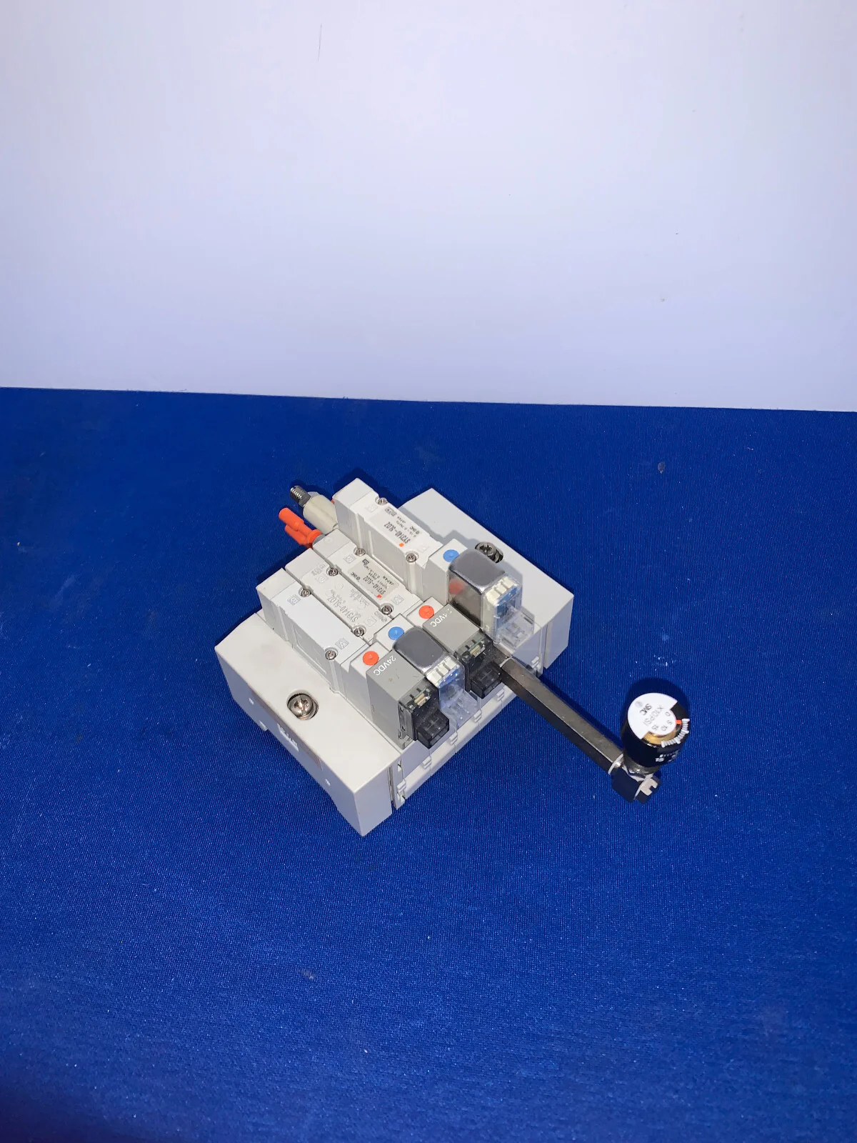 SMC ARBY3000-06-P-2-X1 SOLENOID VALVE W/ 3 SY3140-5LOZ