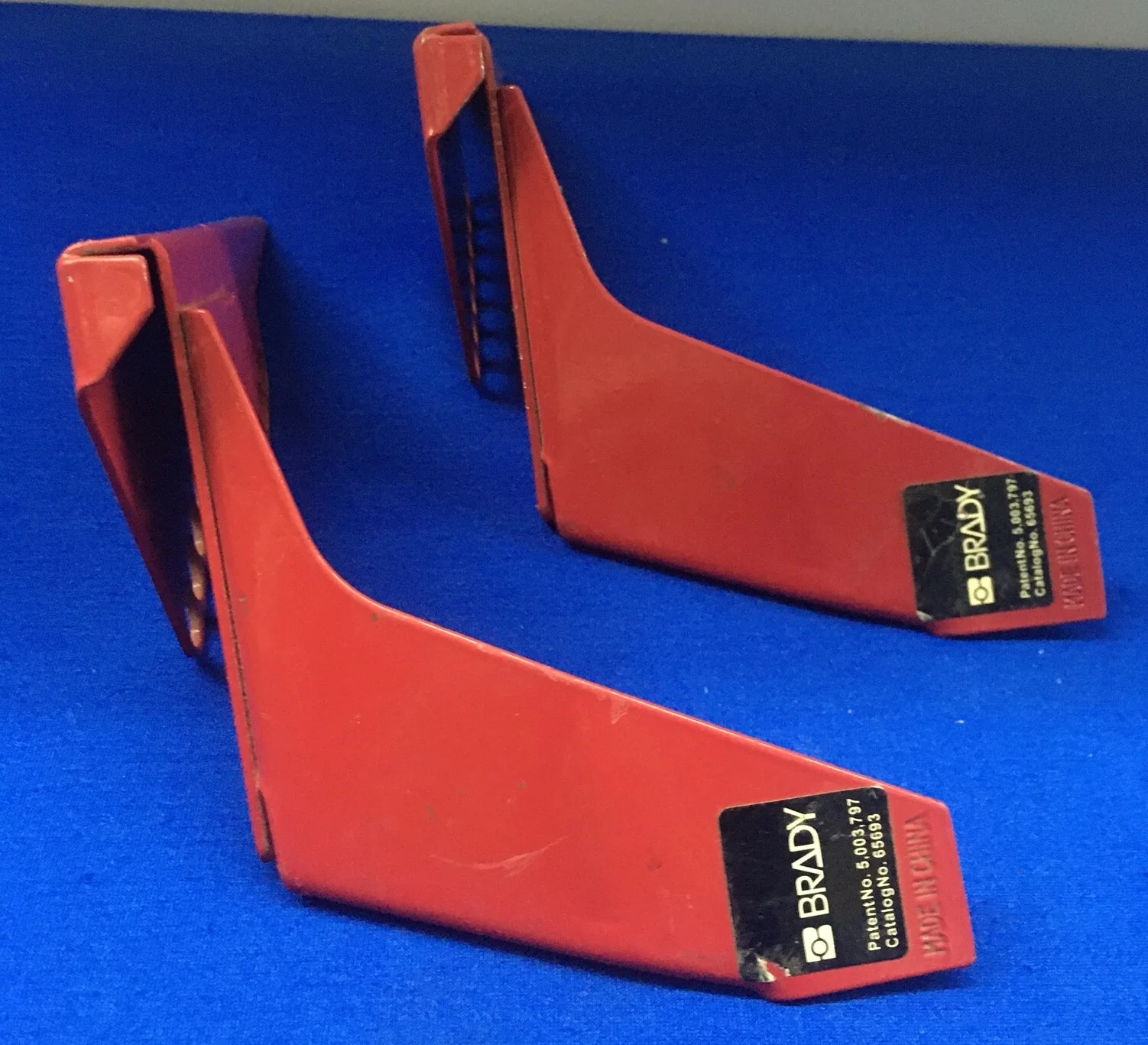 BRADY 65693 BALL VALVE LOCKOUT DEVICE SELLING AS ‘1 LOT OF QTY 2 DEVICES’