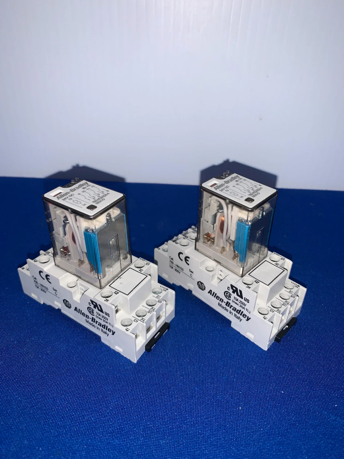 ALLEN-BRADLEY, 700-HC24Z24-4, RELAY, SELLING AS 1 LOT QTY 2 FOR 