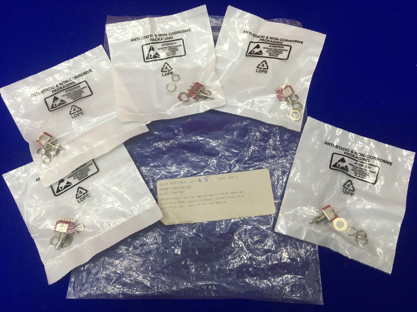 QTY 5 – 7201MDZQE TOGGLE SWITCHES